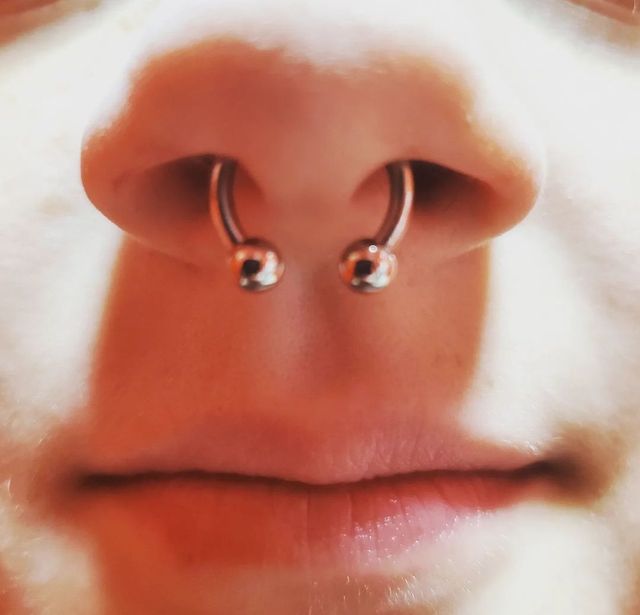 Vertical labret and hot sale septum piercing